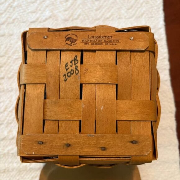 Vintage Handwoven Longaberger 2008 Tissue Basket Signed and Numbered - Picture 3 of 5